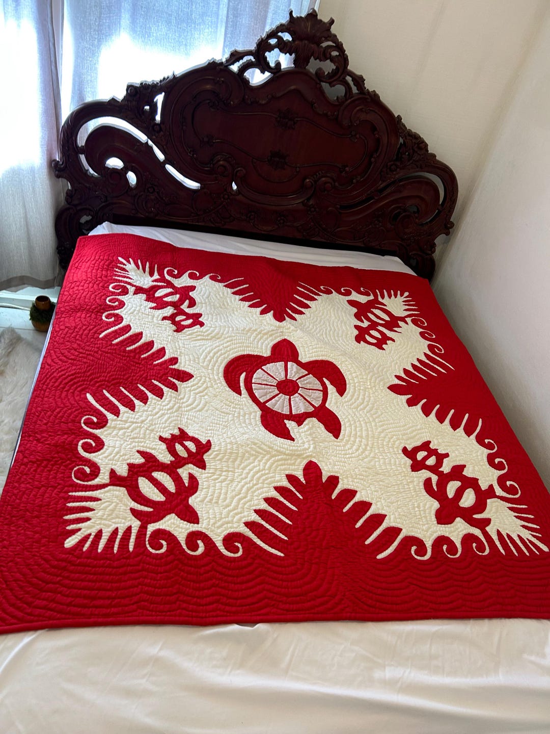 Handmade Hawaiian Quilt: Red Turtle Bedspread (60x60 Inch)quality