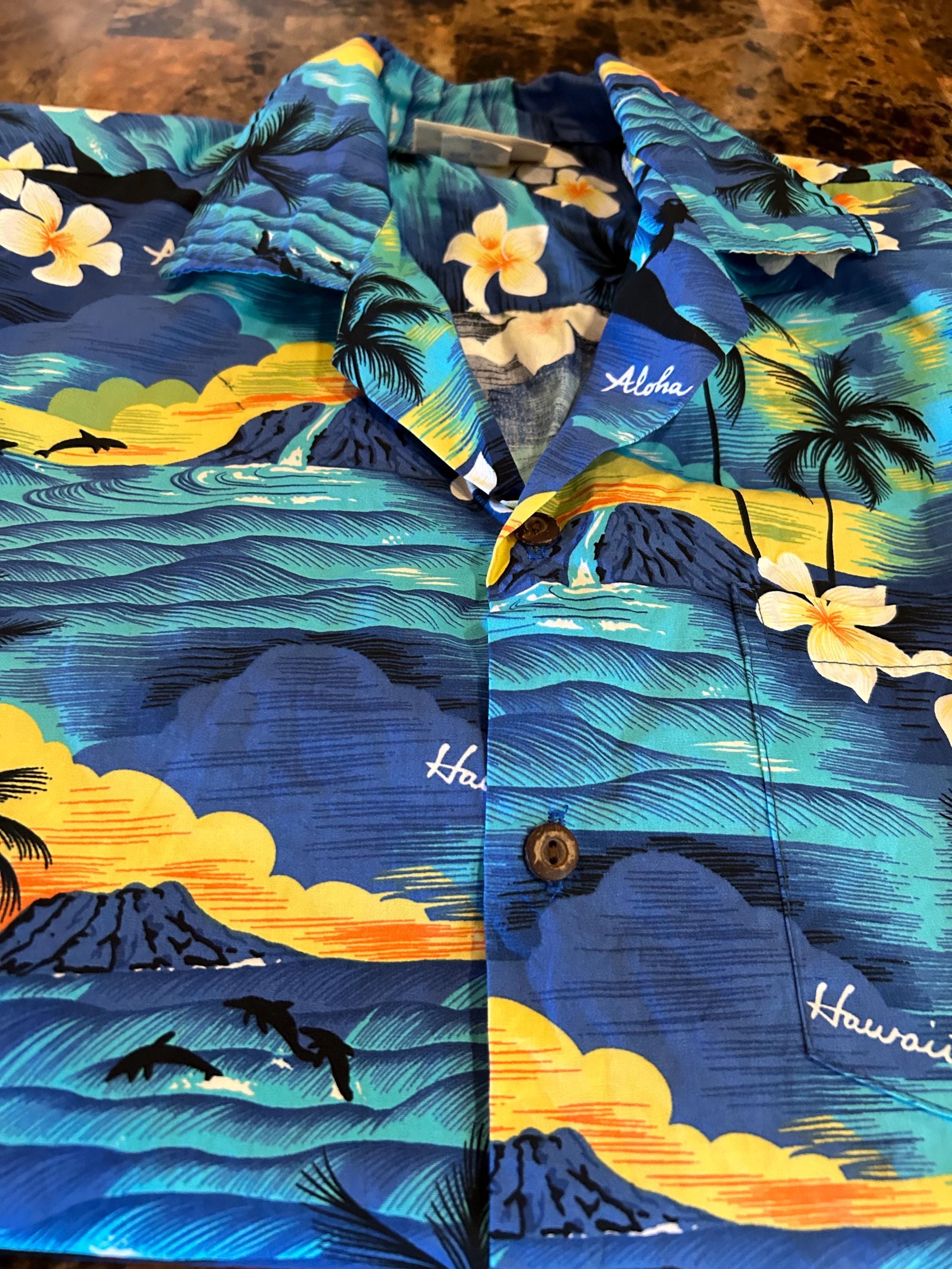 Vintage Winnie Fashion Blue Floral Hawaiian Aloha Shirt Made