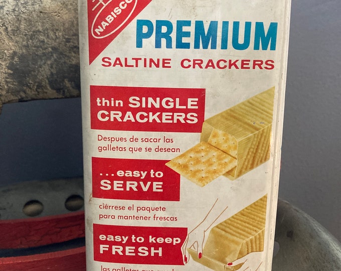 Vintage 1960s Nabisco Saltine Crackers Bilingual Tin