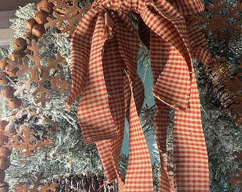 Snow-Flocked Christmas Wreath: Pinecones, Rusty Snowflakes & Plaid Bow