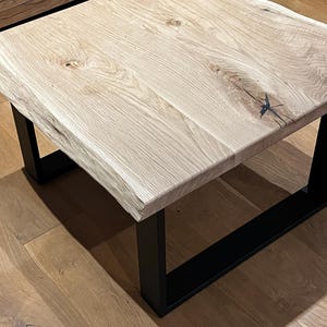 Oak coffee table 70 x 70 cm – Solid wood living room table – Handmade – Industrial design – Side table made of oak and steel frame