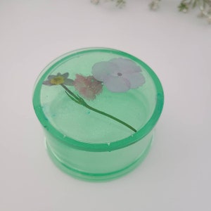 Round trinket box with lid, stash box