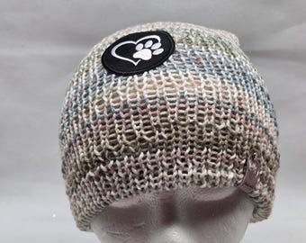 Gorro holgado hecho a mano: parche con huella de pata