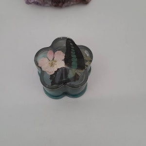 Flower trinket box with lid