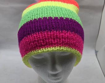 Gorro holgado de rayas neón hecho a mano con pompones grandes multicolor