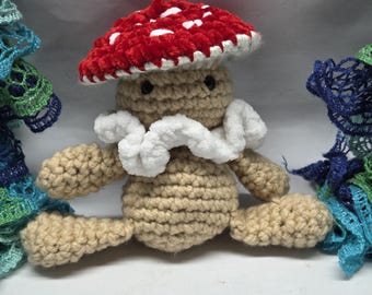 Peluche de hongo hecho a mano