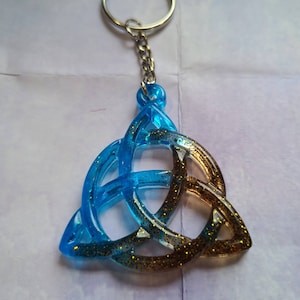 Celtic knot keychain, resin keychain, celtic knot