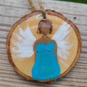 Engel Ornament, Weihnachtsornament, schwarzer Engel Ornament, handbemalte Holzscheibe Ornament