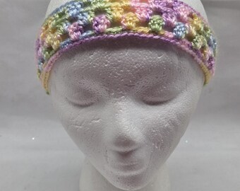 Diadema de ganchillo estilo bohemio: accesorio de verano de hilo acrílico suave.