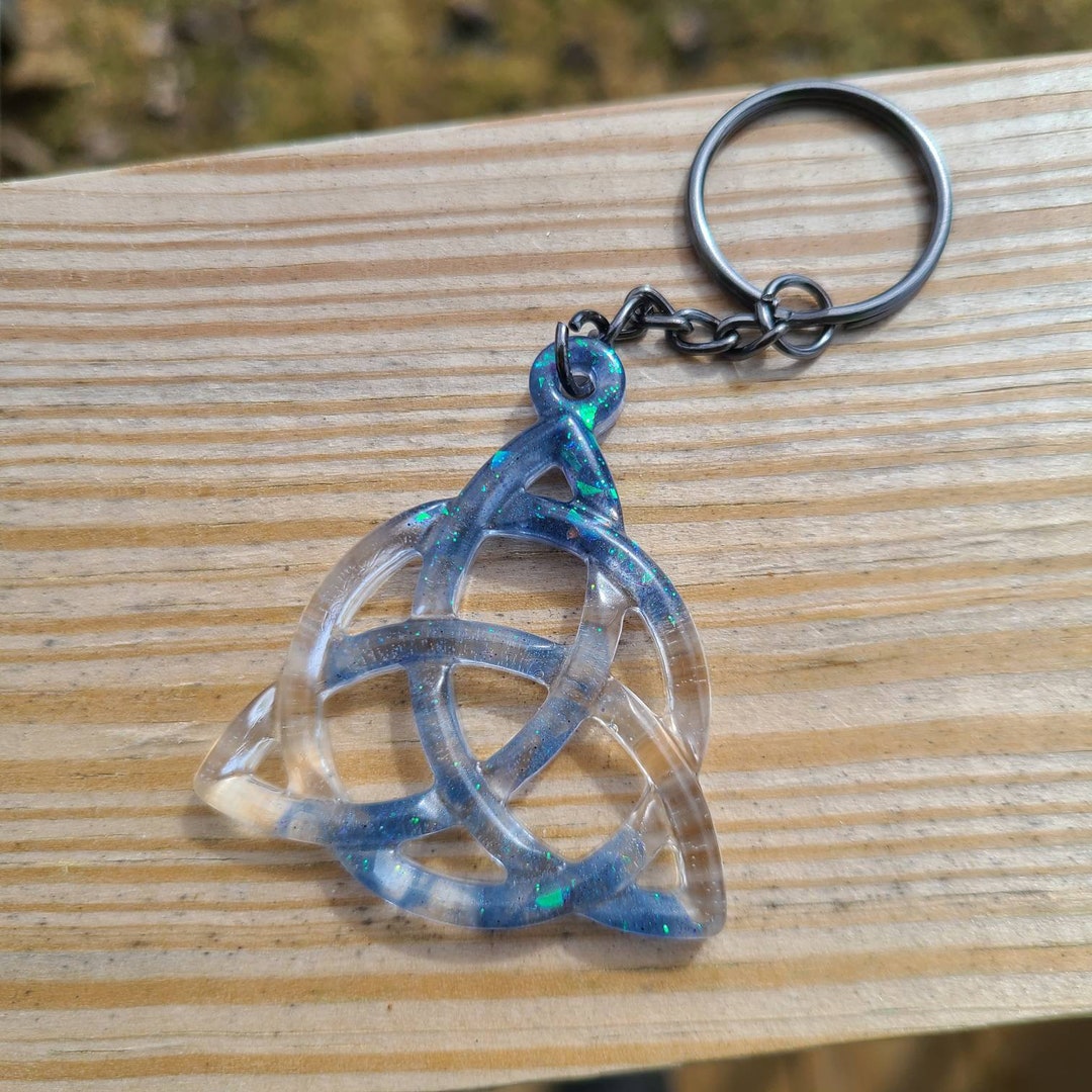 Celtic Knot Keychain: Glitter Resin Trinity Knot - Etsy