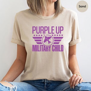 Camiseta Morada para Niños con Mensaje Militar: Conjunto de Concientización para Niños con Mensaje Militar imagen 4