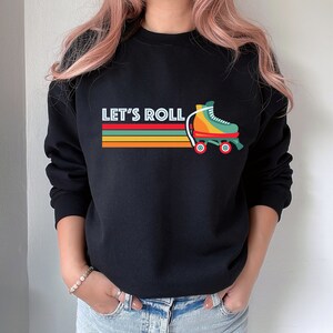 Let's Roll Sweatshirt, Rollerskates Sweatshirt, Roller Skate Lover Gift, Retro Roller Sweatshirt, 90s Kid Rollerskater, Retro Roll Skater afbeelding 7