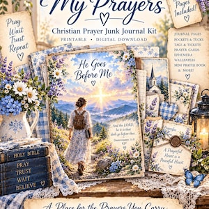 Può includere: Un kit per diario di preghiera cristiano con pagine, etichette e cartoline digitali stampabili. Il design presenta motivi floreali blu e bianchi, una pila di libri con il titolo Holy Bible e l'illustrazione di una persona che cammina verso l'alba.