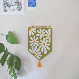 Punch needle Wall art, Tapestry, Home, Bedroom, Office décor, Handmade decoration, Daisy pattern