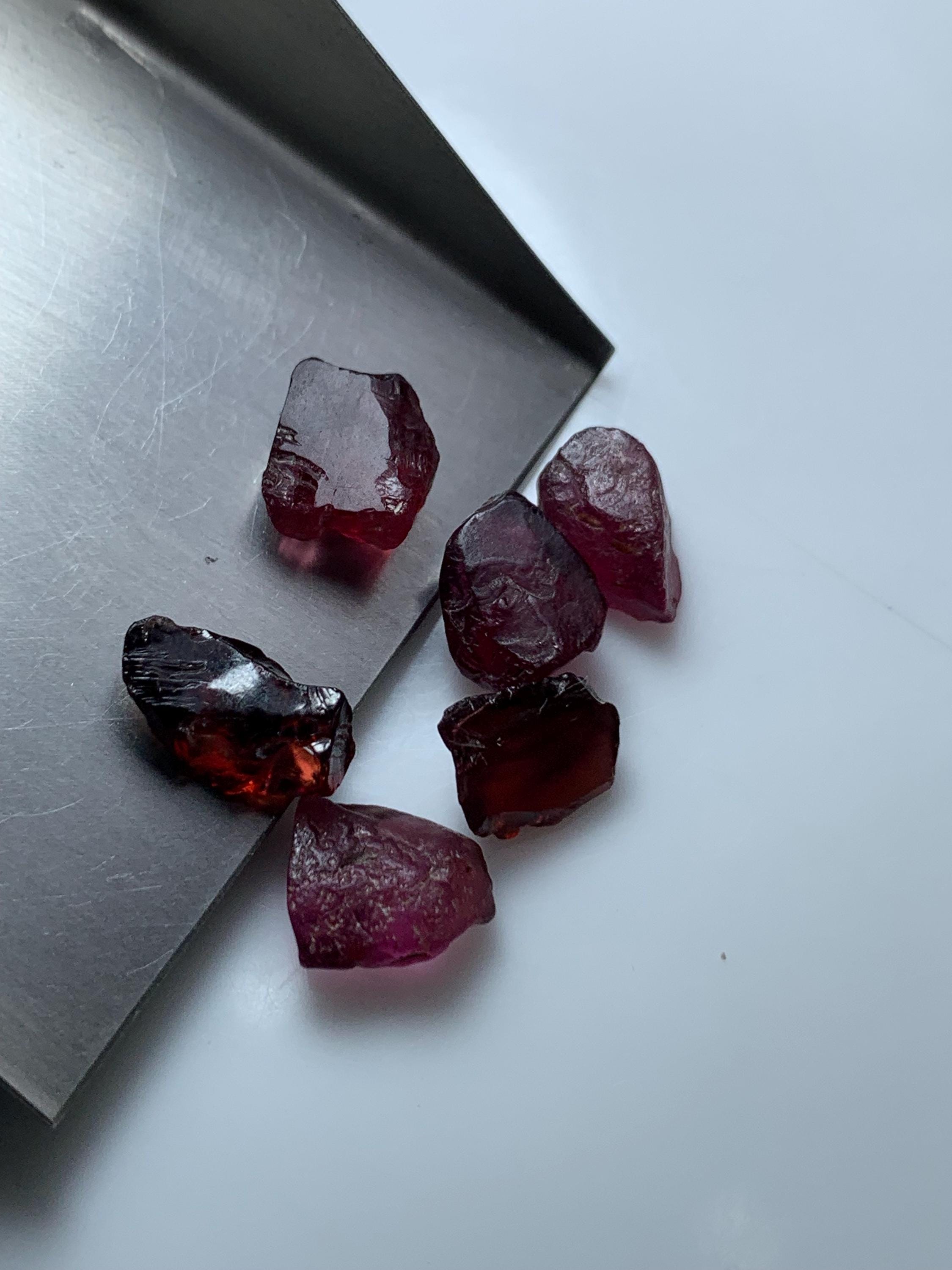 RARE !! RHODOLITE POURPRE ROSE DE MADAGASCAR : 0,77 CARAT