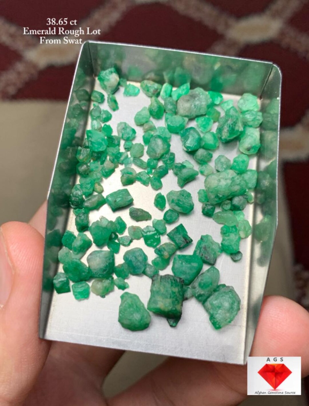 38.65 Carat Swat Emerald Rough Lot – Deep-cut Potential in a Compact ...