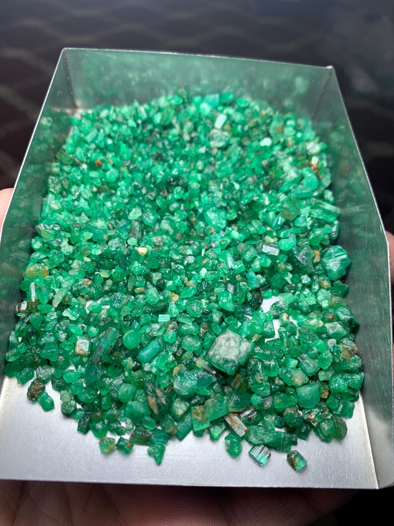 323.65 Ct Swat Emerald Rough: Compact Gems With Hidden Potential - Etsy