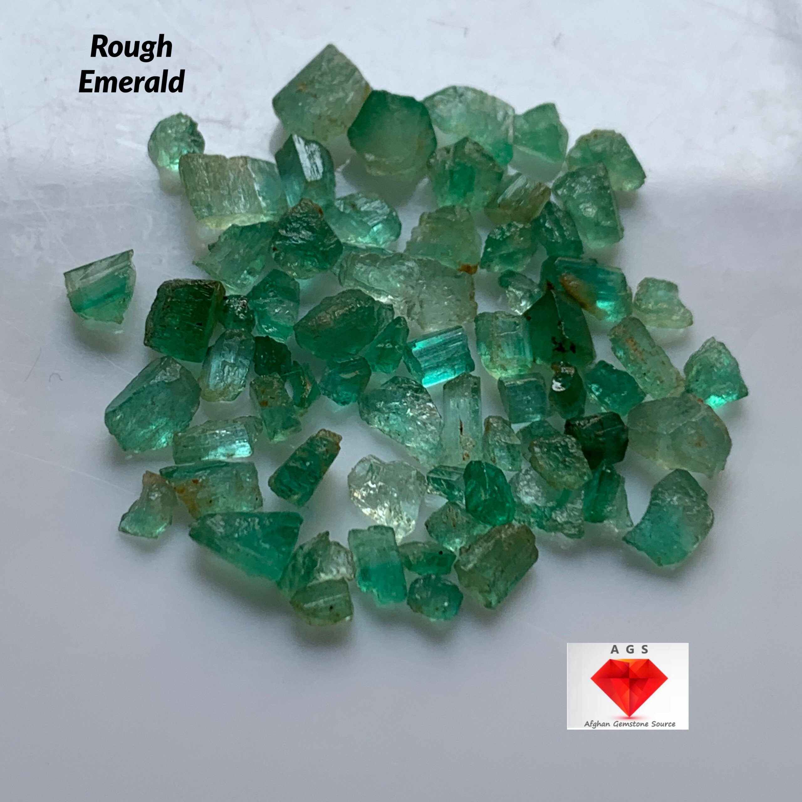 アフガニスタン、パンジシール産 24 カラットのエメラルド原石 - Etsy 日本