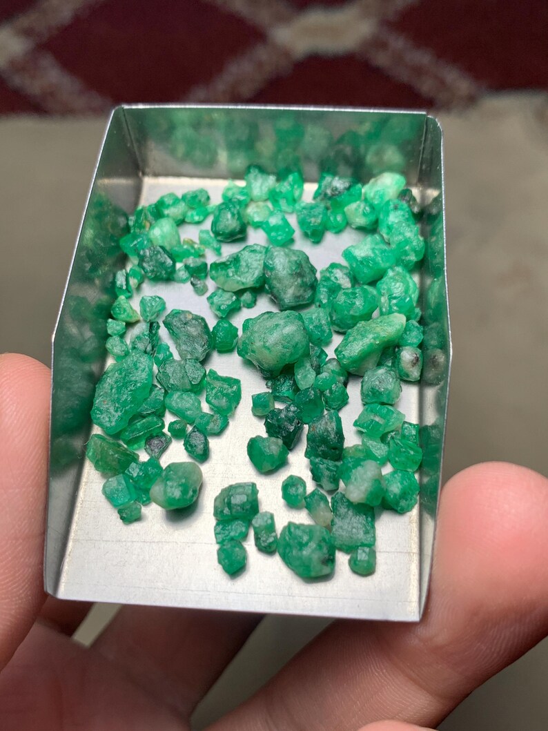 A Rare Find: 44.20 Carats of Emerald From Swat - Etsy Canada