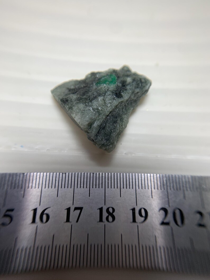 77.35 Carat Emerald Specimen From Swat – A Large Cabinet-grade Profile ...