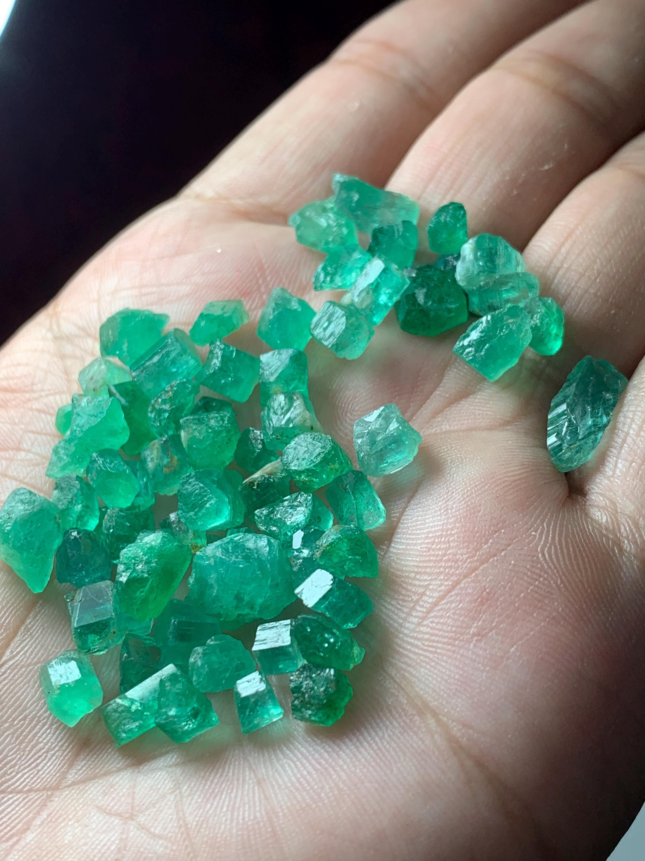78カラット パンジシール産エメラルド原石ロット