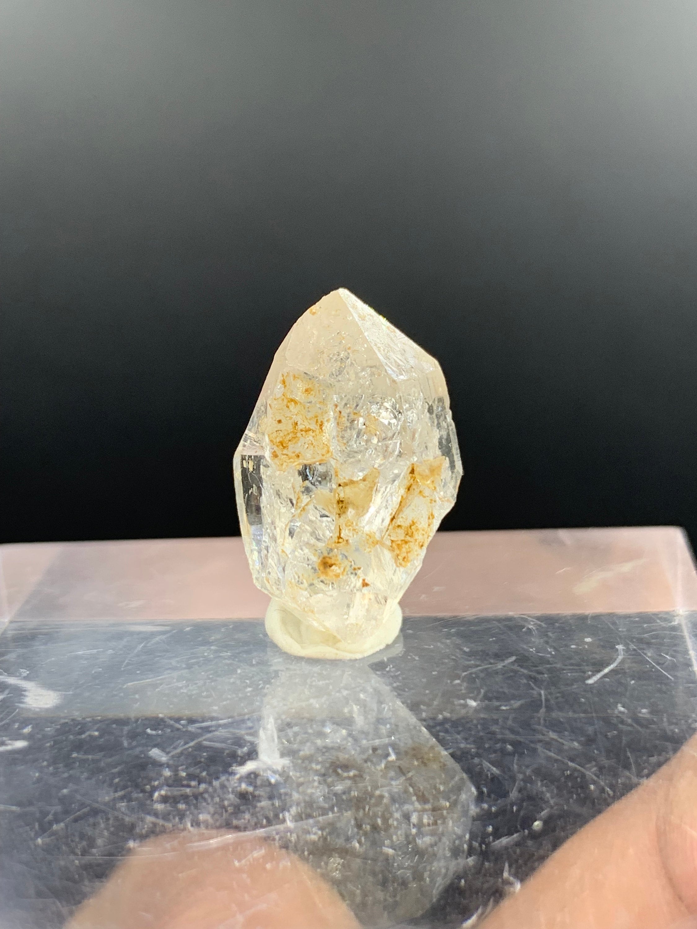 パキスタン、バロチスタン産の 16 カラットのウィンドウ クォーツ