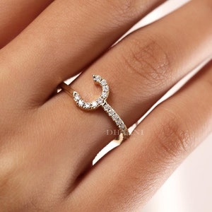 Anel minimalista com letra C, anel inicial personalizado com pavê, anel de ouro maciço personalizado, anel com letra, anel com alfabeto, presente de Natal para mulheres