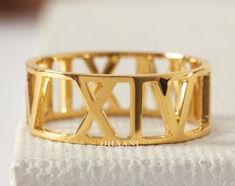Personalisierte römische Zahl Ring, Gold Band für benutzerdefinierte Datum, Minimalistische Hochzeit Statement, personalisierte Schmuck im Cut-Out Stil, handgefertigte Ring