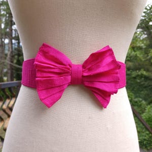 Vintage 80s Hot Pink Raw Silk Adjustable Bow Belt, Up to 31&quot;, Small/Medium, Statement Belt, After 5, Special Event, Barbie Pink
