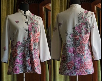 Vintage 70s Teddi of California Poppy Print Mandarin Collar Button Down, Pale Light Gray Pink Purple Flowers Poppies & Dahlias, Medium