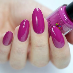 Cupcakes and sandwiches creme plant based 10-free sustainable vegan cruelty-free handmade nail polish