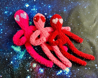 Teen Alien Plushie • Loving Heart Eyes