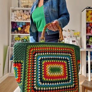 Granny Square Crochet Bag, Crochet Tote Bag in Vintage Style, Unique Gift for Women, Bag with Real Bamboo Handles