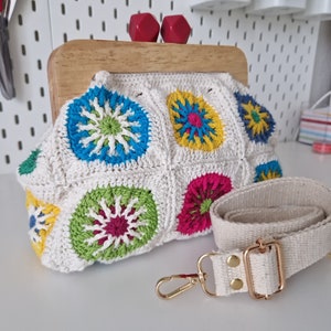 Circular Crocheted vintage handbag in Boho style with colorful motifs, kiss lock Lined crocheted, Spacious and Stylish .2 in 1 Bag,