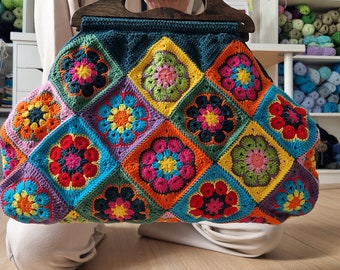 Granny Square Crochet Bag, Crochet Tote Bag in Vintage Style, Unique Gift for Women, Bag with Real Wood Handles