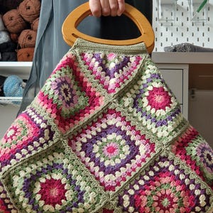 Granny Square CrochetBag, Crochet Hobo Bag in Vintage Style, Unique Gift for Women, Bag with Real Wood Handles