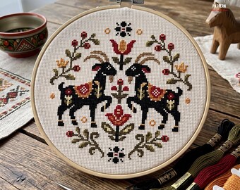 Kruissteekpatroon volksgeiten: Scandinavisch kunst bloemdessin (pdf-patroon)