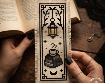 Gotisch bladwijzer kruissteekpatroon: Dark Academia Lantern Tea Design (pdf-patroon)