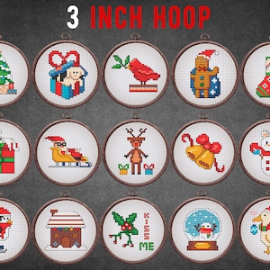 Puede incluir: Doce aros de bordado de 7,6 cm con varios patrones de punto de cruz con temática navideña. Los patrones incluyen un árbol de Navidad, un perro en una caja, un cardenal, un hombre de jengibre, una media, Santa Claus, un reno, campanas, un muñeco de nieve, un pingüino, una casa de jengibre, una rama de acebo, una bola de nieve y un pato.