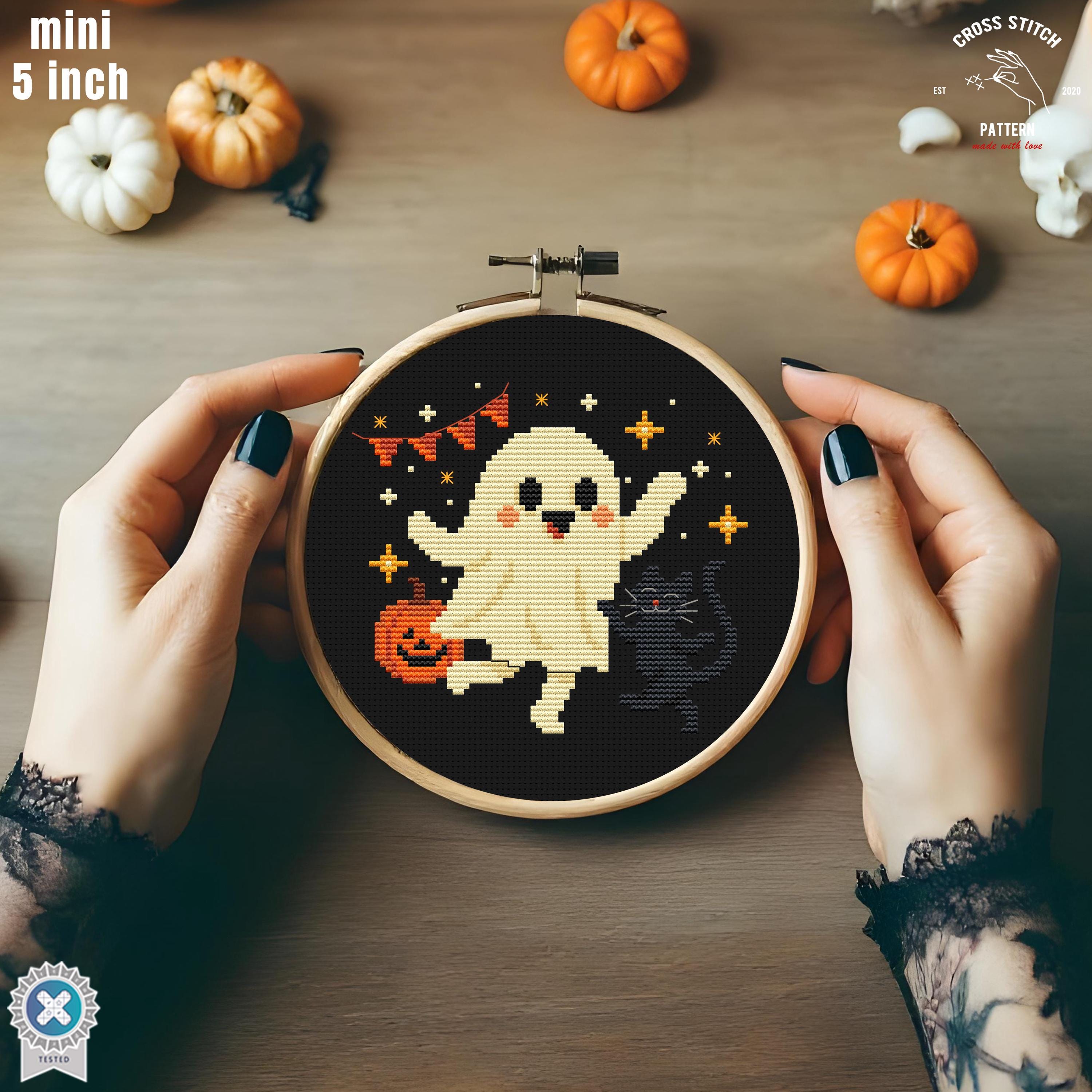 小さなハロウィーンのクロスステッチパターン面白い幽霊と黒猫の刺繍