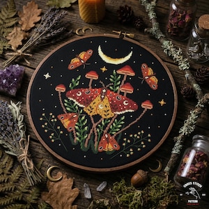 Papillon de nuit motif point de croix, PDF de broderie papillon de nuit gothique, insecte champignon de la forêt, conception de point de croix sorcière cottagecore