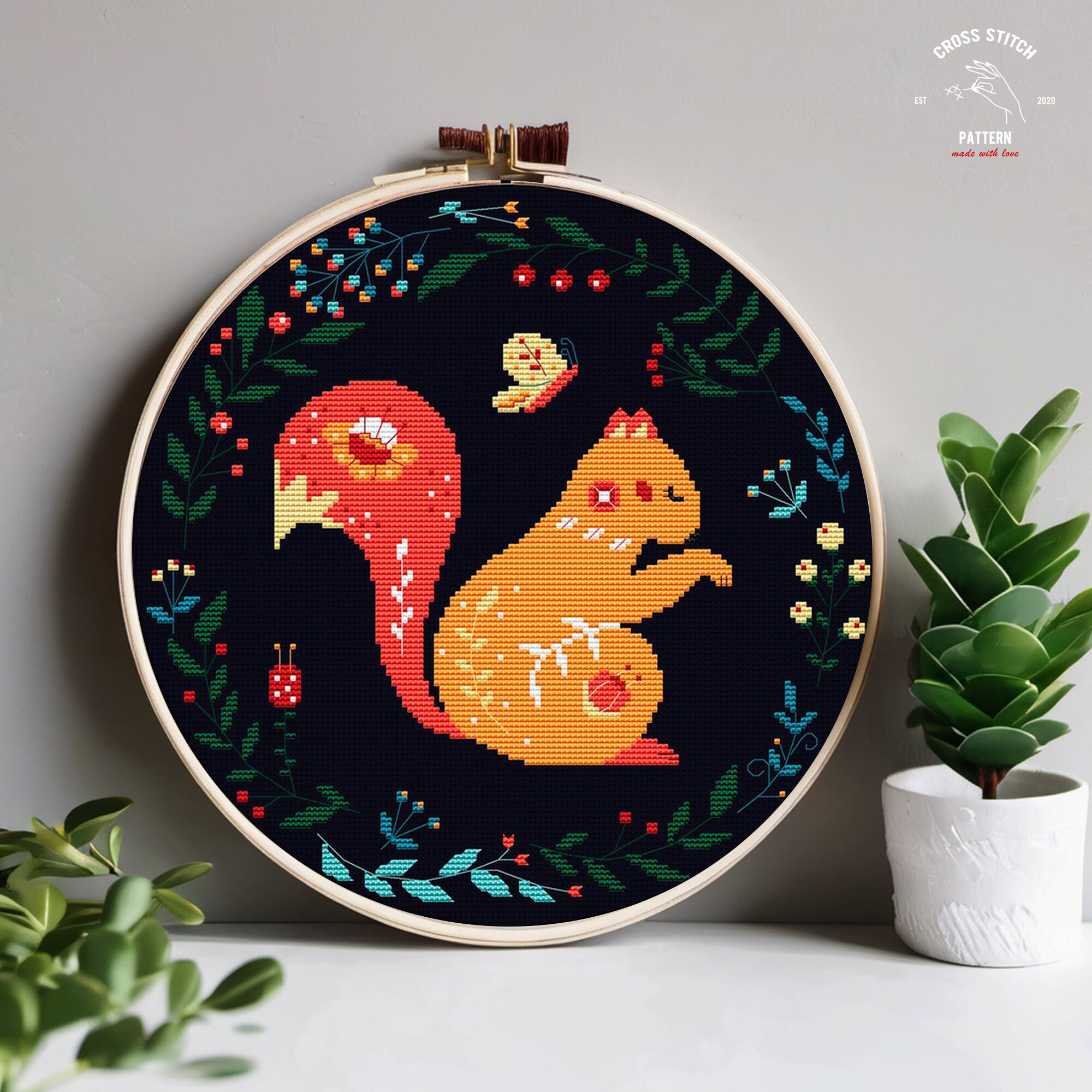 イギリスからの収納できるビンテ−ジスツ−ル、秘密の物入れ、刺繍 スカンジナビアのクロスステッチ、フォーククロスステッチパターン