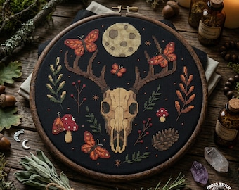 Schema per punto croce con teschio di cervo: ricamo gotico con falena e farfalla lunare (PDF)
