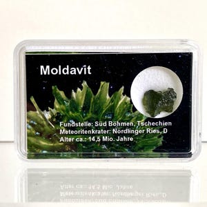Moldavite (tektite) de 0,39&quot; formée par un impact de météorite