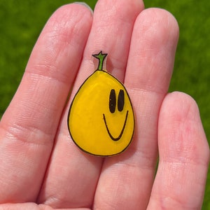 Neopets Happy Negg Pin | Computer Game Resin Accessories | Neopets Merch | Plastic Smiling Yellow Negg Decorative Pin