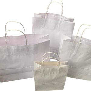 Bolsas de papel kraft blancas con asas retorcidas para llevar comida en fiestas
