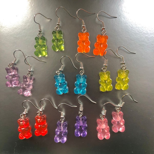 boucles d'oreilles ours gommeux, arc en ciel, fierté, lesbienne, lgbtq+, gay, bijoux, esthétique, indie, selfmade