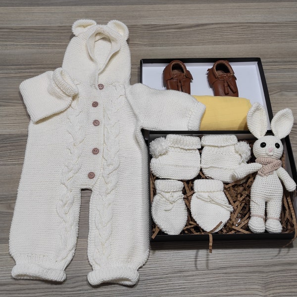 Baby Gift Box - Baby Shower Gift Box - Newborn Box - Neutral Baby Gift - Swaddle Set - Welcome Baby Gift Box - Newborn Girl Gift - Baby Gift