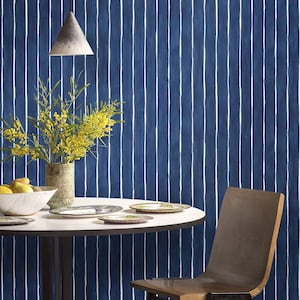 Carta da parati Cole and Son Marquee Stripe - strisce blu notte blu scuro - carta da parati artistica a righe disegnate a mano - parete di design