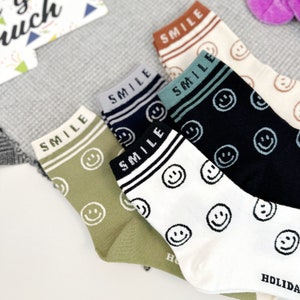 7DAYSSOCKS Women&#39;s Crew socks Multi Smile Socks - 5 Pair Set w/ Gift Box - Daily Fashion Socks - Made in Korea